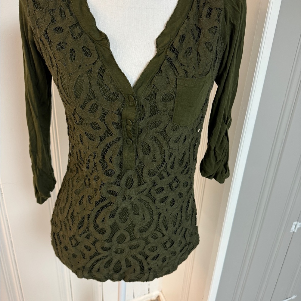 Anthropologie Vanessa Virginia Green lace 3/4 sleeve top size Medium
